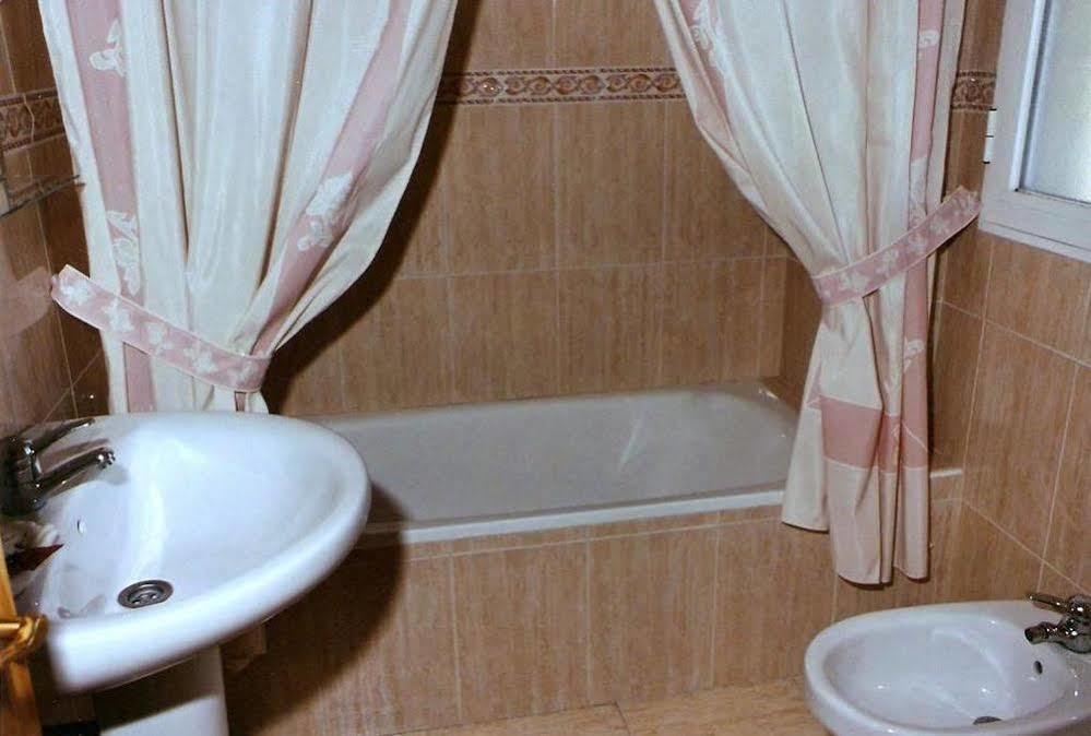 Hostal 82 Olías del Rey Eksteriør billede